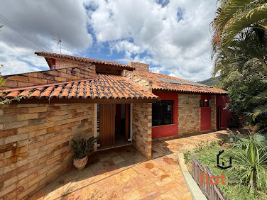 Casa de Alto Padrão à Venda no bairro São José, Pará de Minas - 300m².