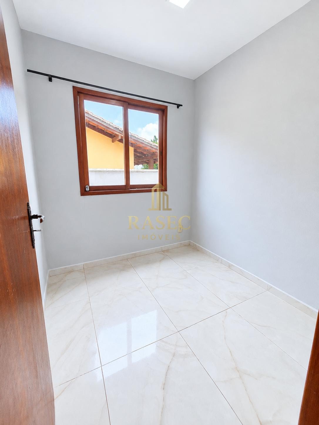 Casa para alugar com 5 quartos, 1 suíte, 2 vagas e 468m² no Centro I, Brusque (SC) — foto 15 de 16