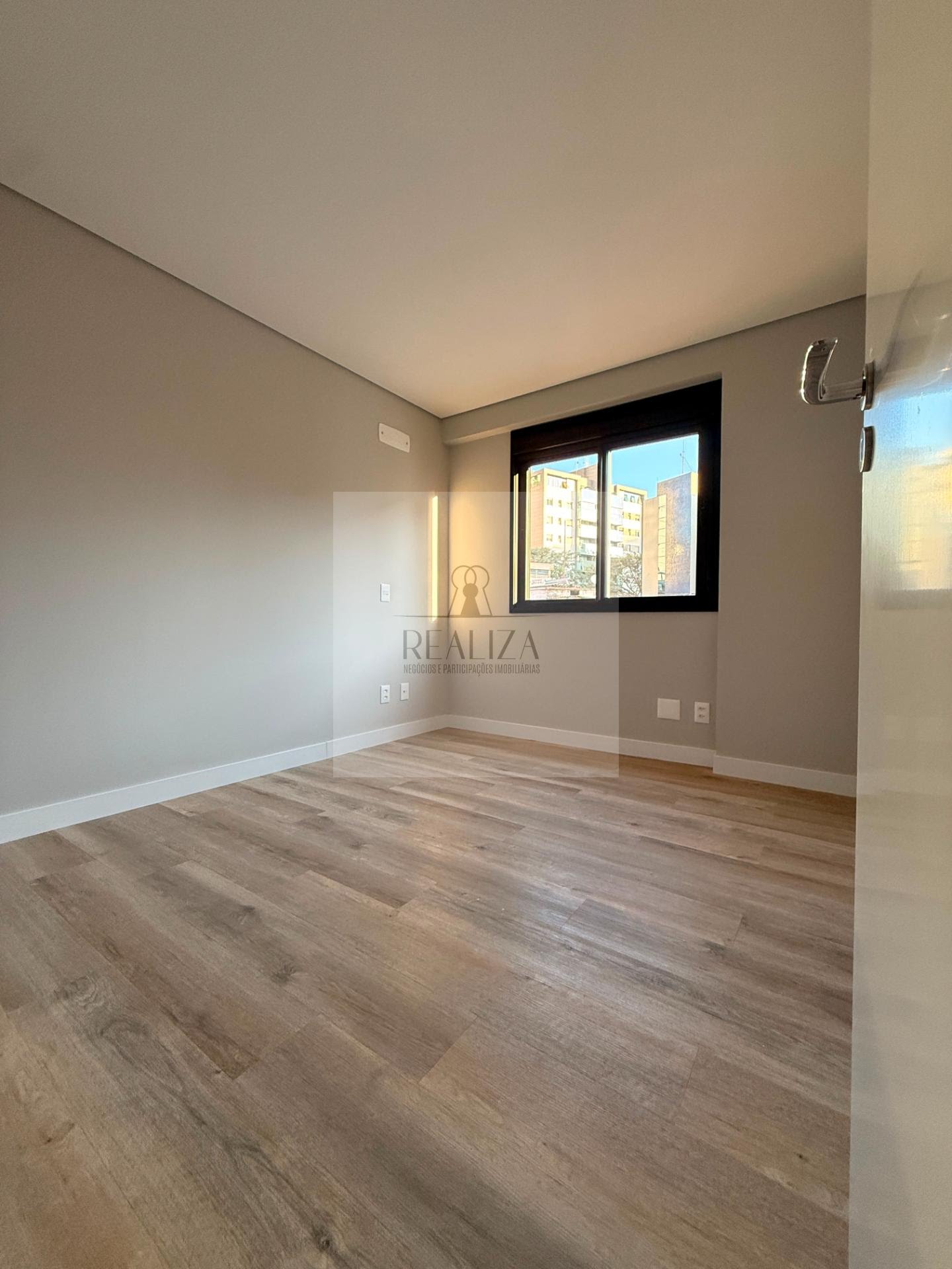 todos as suites com Preparação Ar condicionado