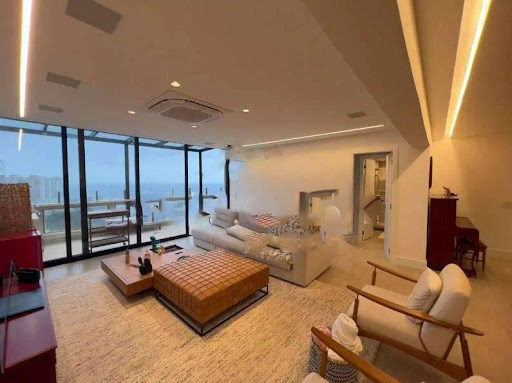 Cobertura 242m² à Venda na Barra com Vista Mar