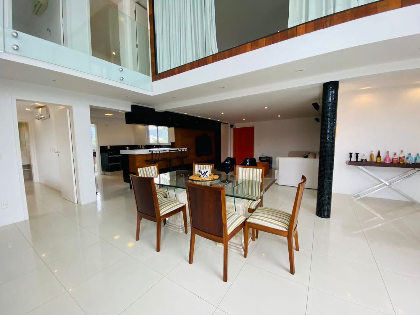 Apartamento à venda com 4 quartos, 5 banheiros, 2 vagas e 200m² no Praia de Itaguá, Ubatuba (SP) — foto 5 de 24