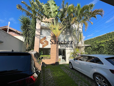 Sobrado Semimobiliado com 06 Quartos, 06 Vagas Piscina à Venda | Vila Brás Cubas