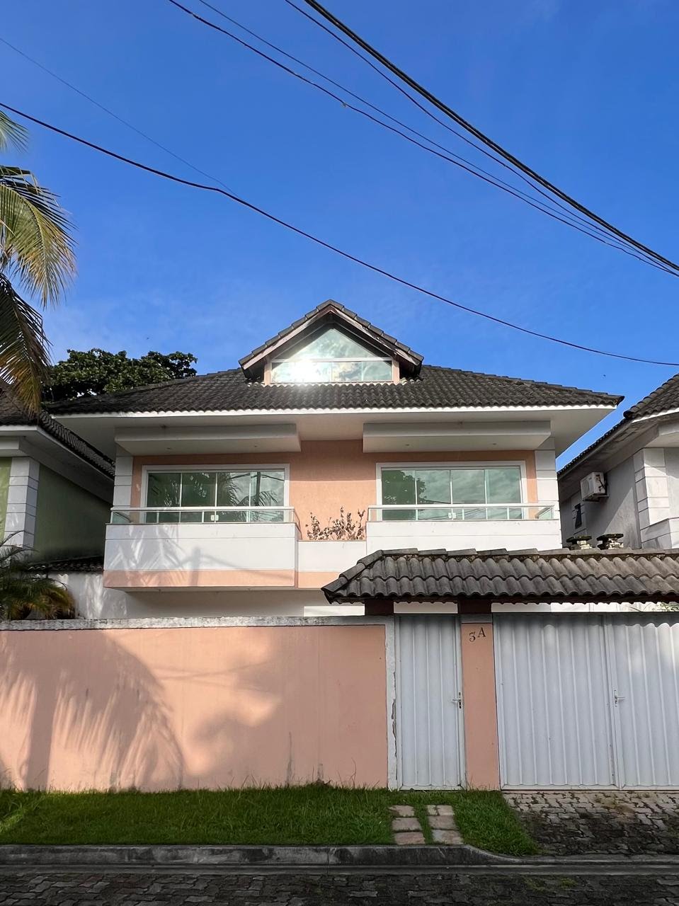 Casa para alugar com 4 quartos, 7 banheiros, 3 vagas e 220m² no Vargem Grande, Rio de Janeiro — foto principal