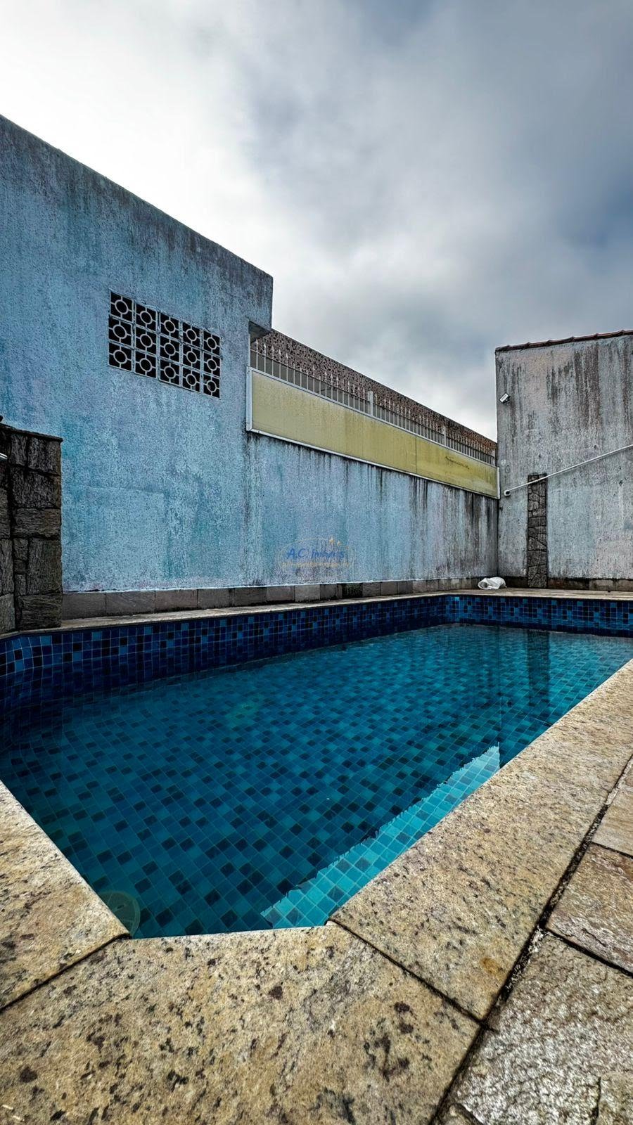 Casa à venda com 3 quartos, 2 banheiros, 4 vagas e 180m² no Vila Caiçara, Praia Grande — foto principal