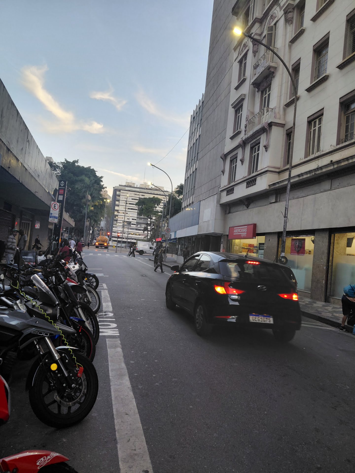 Rua do Arouche e saida do metrô 