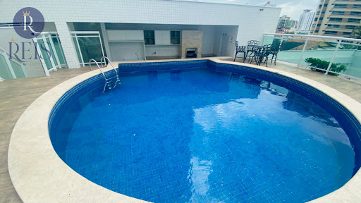 Piscina e Apoio com Churrasqueira