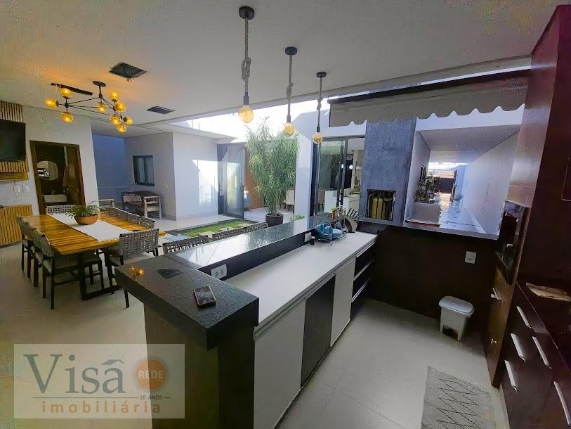 Casa à venda com 4 quartos, 4 suítes e 5 vagas no Centro, Paracatu (MG) — foto 22 de 30