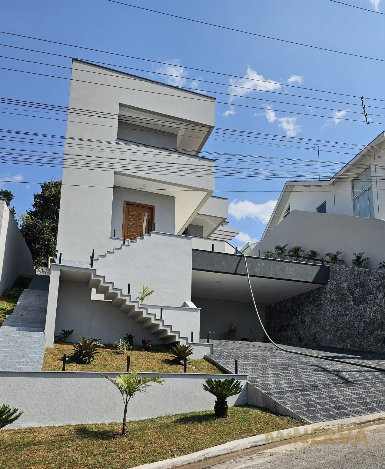 Casa à venda com 3 quartos, 3 suítes, 4 vagas e 355m² no Jardim Via Dutra, Arujá (SP) — foto 2 de 23