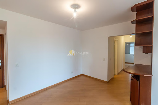 Apartamento no Campo Belo com 3 dormitórios sendo 1 suíte, 3 banheiros, 2 vagas, varanda, vista livre, ótima localização, locação 95m² 