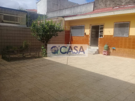 Casa de fundos 