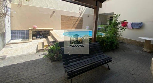 Casa à Venda no Centro de Campos: 4 Suítes, 198m², R$649mil