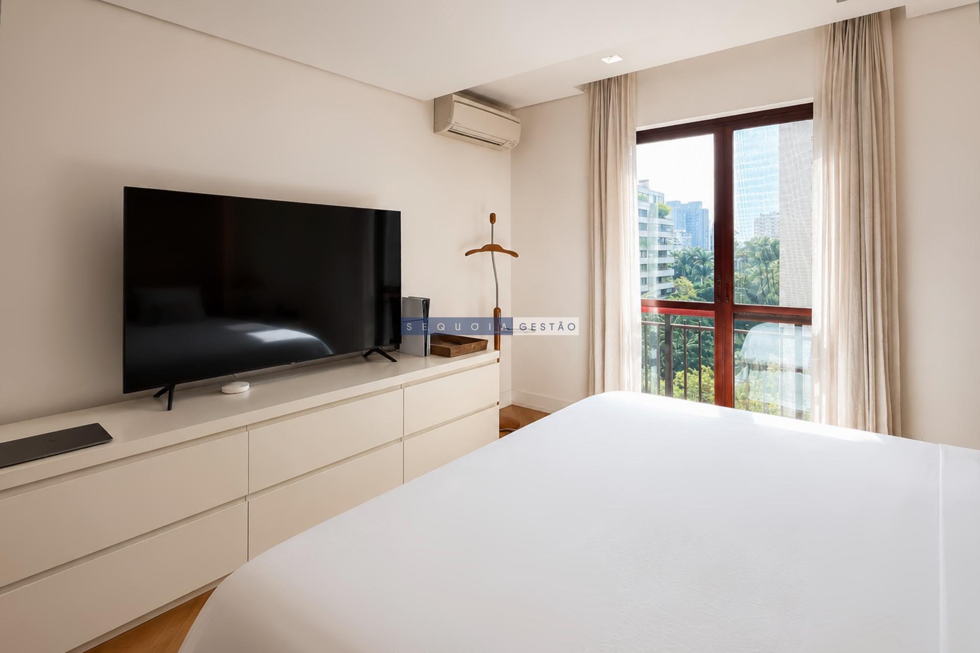 Apartamento à venda com 3 quartos, 3 suítes, 4 vagas e 315m² no Jardim Europa, São Paulo (SP) — foto 27 de 30