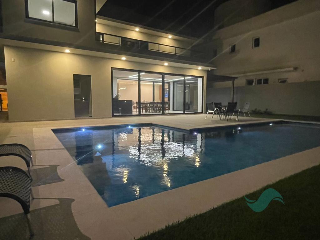 Casa à venda com 5 suítes, 3 vagas e 410m² no Jurerê Internacional, Florianópolis (SC) — foto 22 de 27