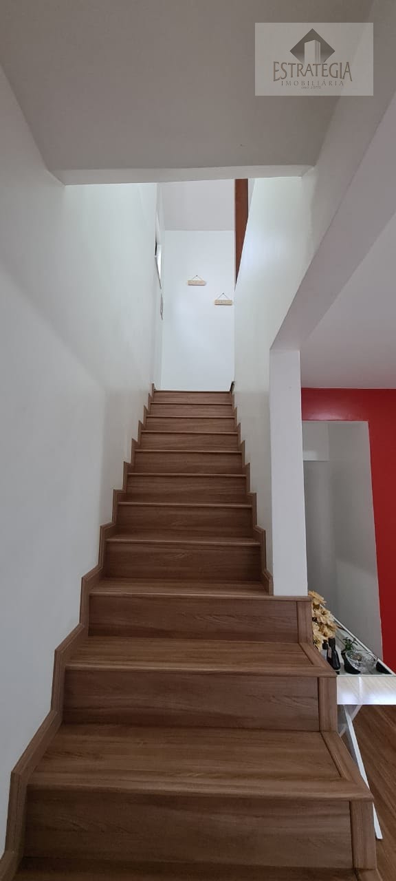 Casa à venda com 3 quartos, 1 suíte, 2 vagas e 170m² no Morin, Petrópolis (RJ) — foto 2 de 19