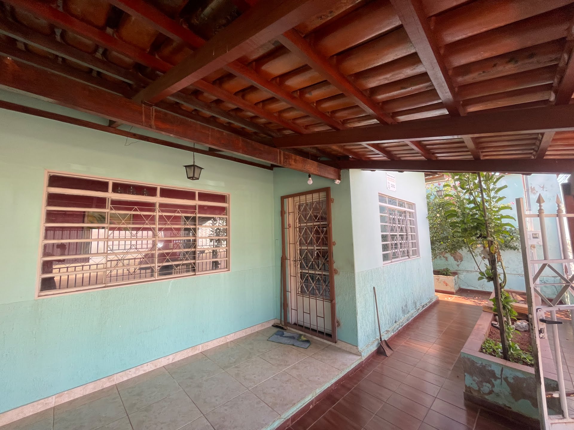 Casa à venda com 2 quartos, 1 suíte, 1 vaga e 240m² no Bairro Vila Mariana, Paracatu (MG) — foto 2 de 3
