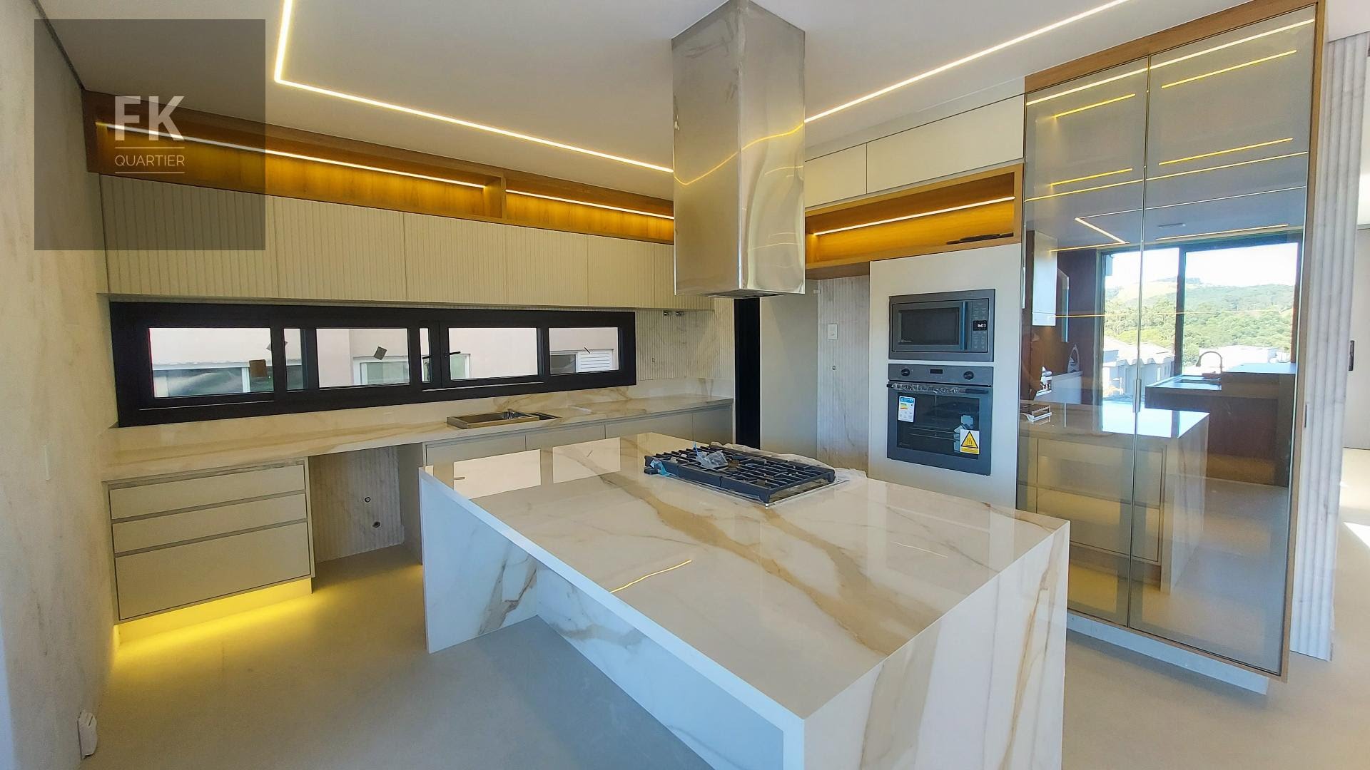 Casa à venda com 4 quartos, 4 suítes, 6 vagas e 540m² no Tamboré, Santana de Parnaíba (SP) — foto 4 de 26