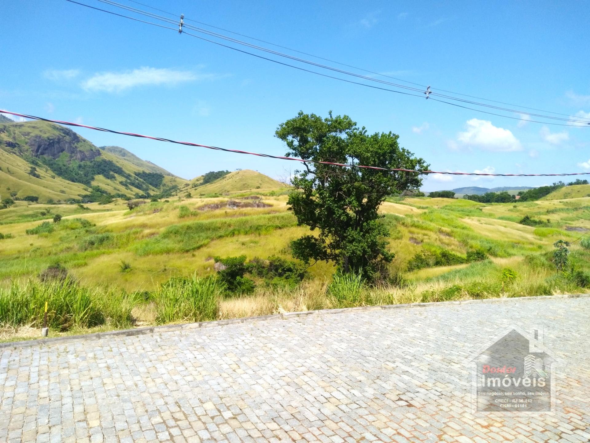Vista Infinita (É a rua do terreno)