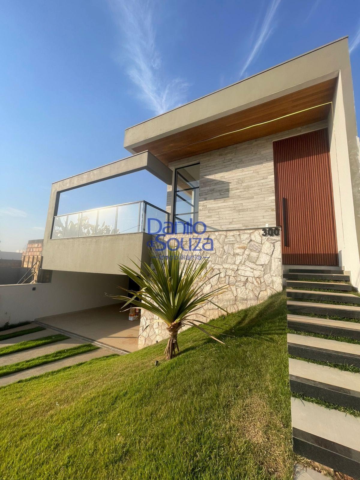 Casa à venda com 3 quartos, 1 suíte, 2 vagas e 360m² no Villagio Park, Araxá (MG) — foto 2 de 26