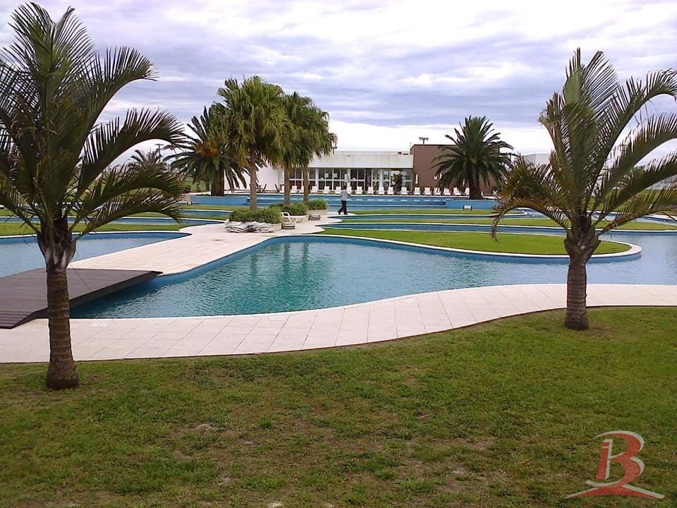 piscina do condomínio