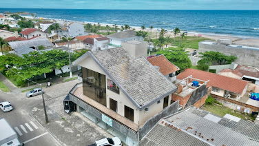 Sobrado em Guaratuba com 5 Dormitórios à Venda