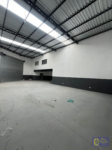 Galpão para Locação em Cumbica Guarulhos - 250m², 4 Banheiros