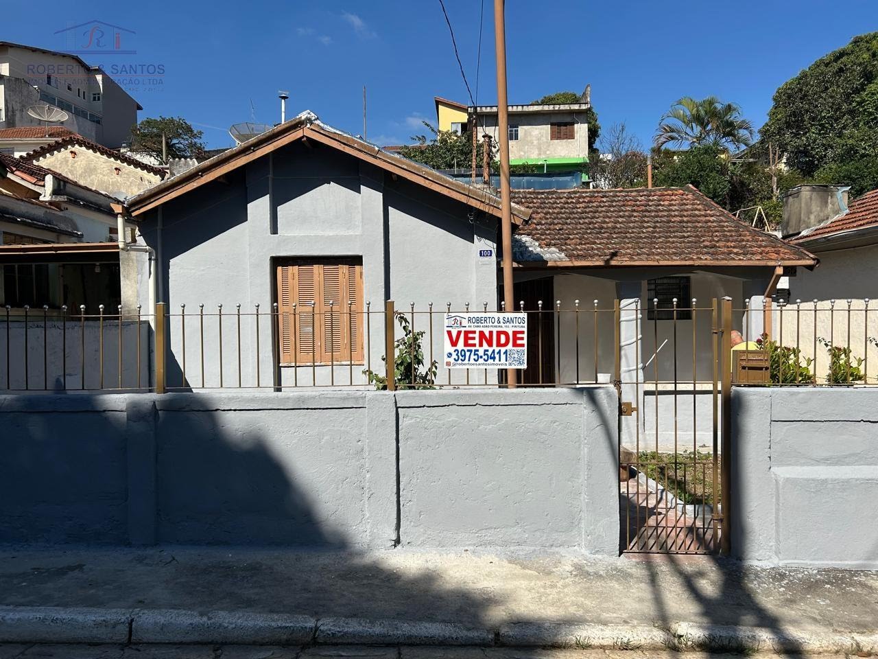 Casa da esquerda número 100