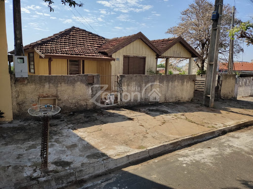 Casa em Jardim Brasil  -  Adamantina