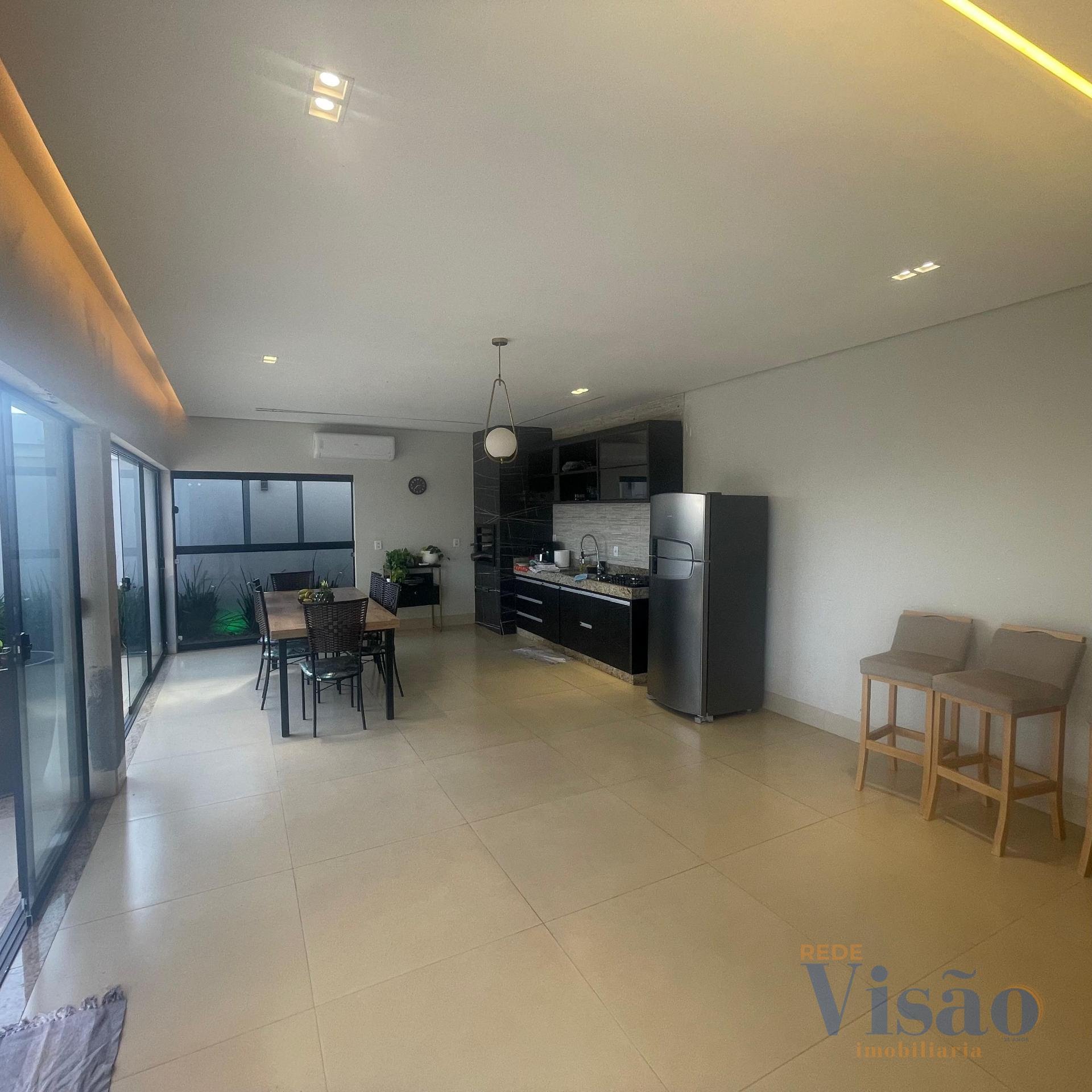 Casa à venda com 3 banheiros, 2 vagas e 450m² no Paracatuzinho, Paracatu — foto principal