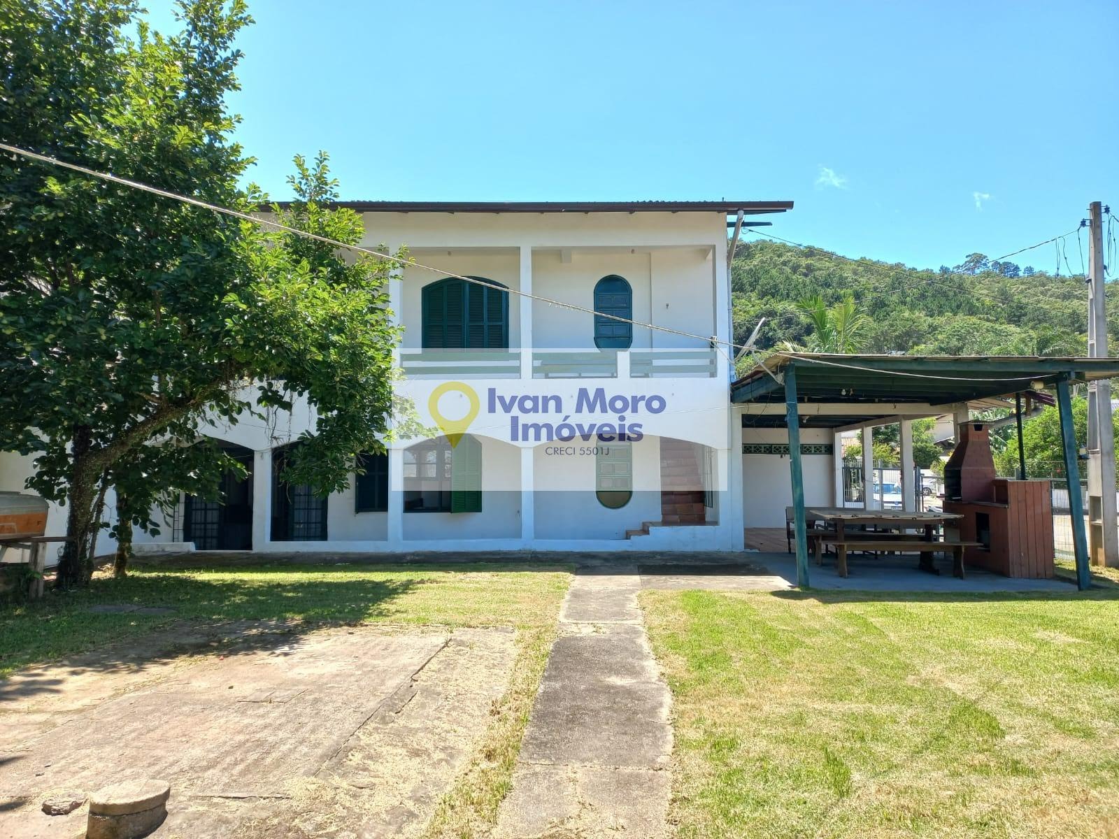Casa para alugar com 6 quartos, 5 banheiros, 3 vagas e 480m² no Daniela, Florianópolis — foto principal