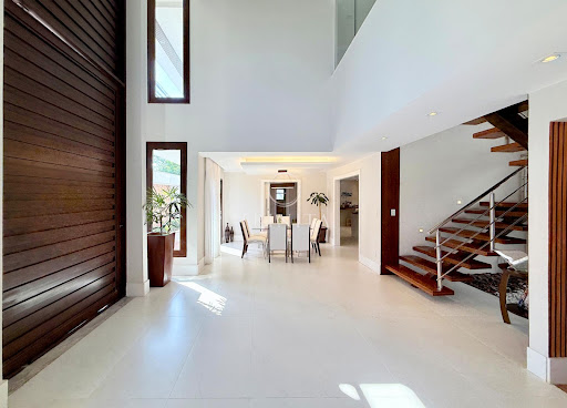 Hall de entrada da casa à venda no Riviera Del Sol