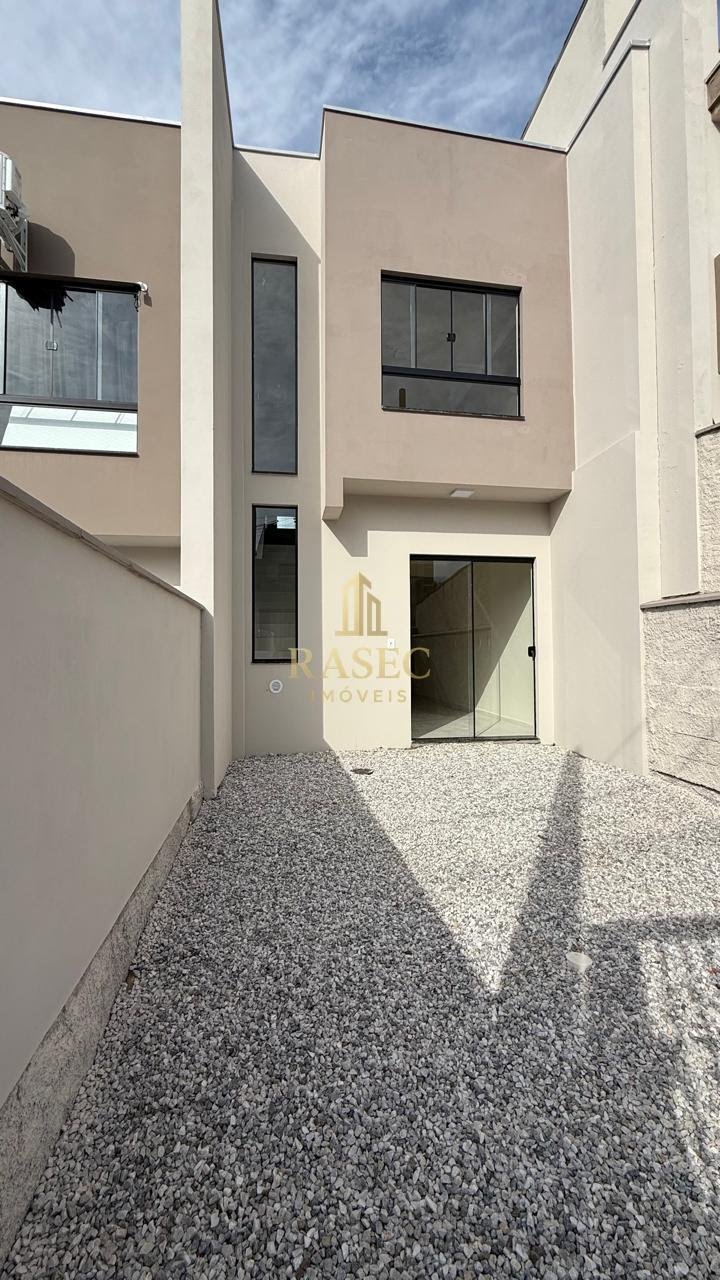 Casa à venda com 2 quartos, 2 banheiros, 1 vaga e 66m² no Águas Claras, Brusque — foto principal