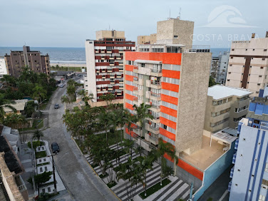 A POUCOS PASSOS DA PRAIA BRAVA, REGIÃO PRIVILEGIADA DE