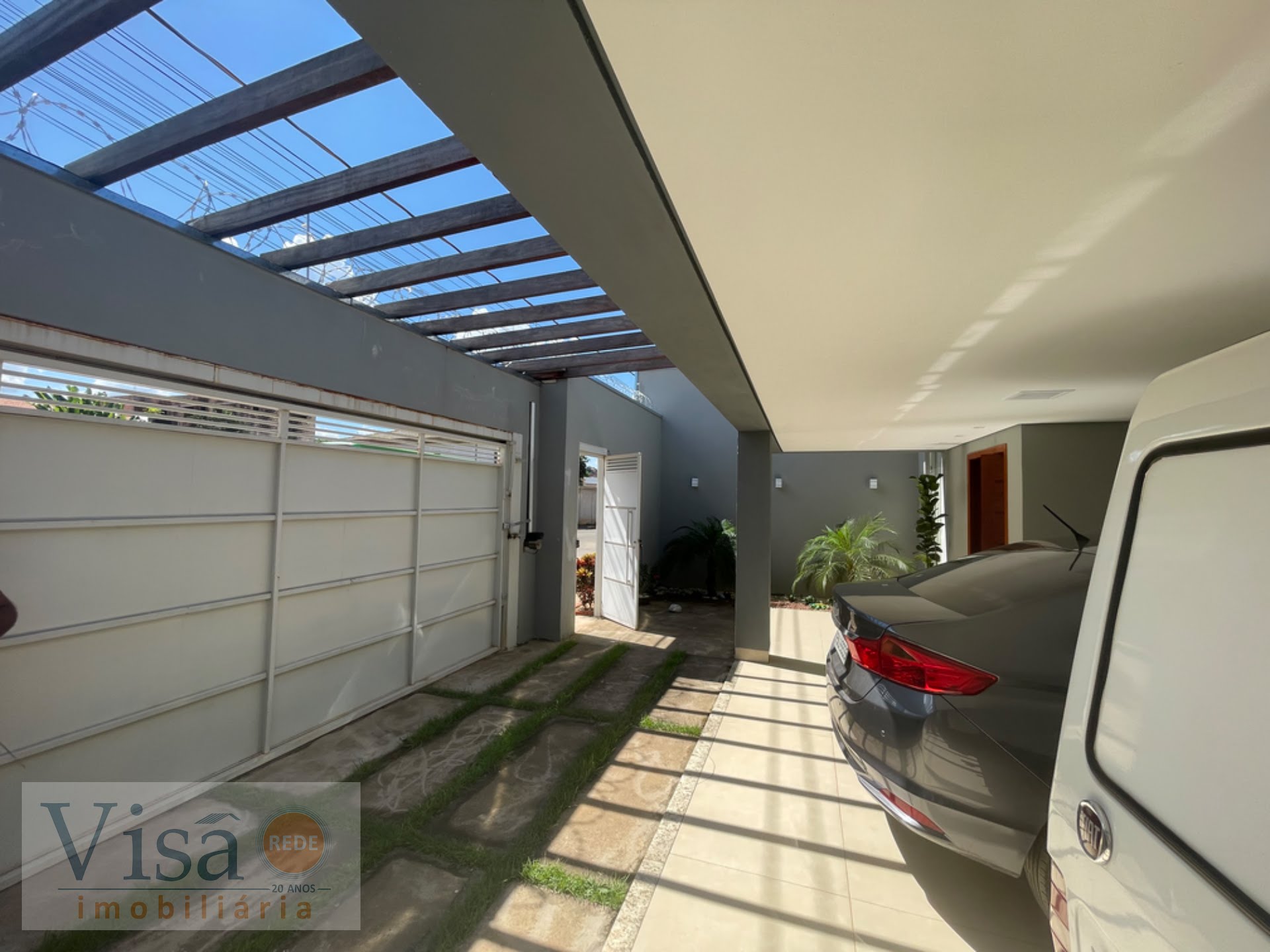 Casa à venda com 3 quartos, 2 banheiros, 2 vagas e 250m² no Jardim Serrano, Paracatu — foto principal