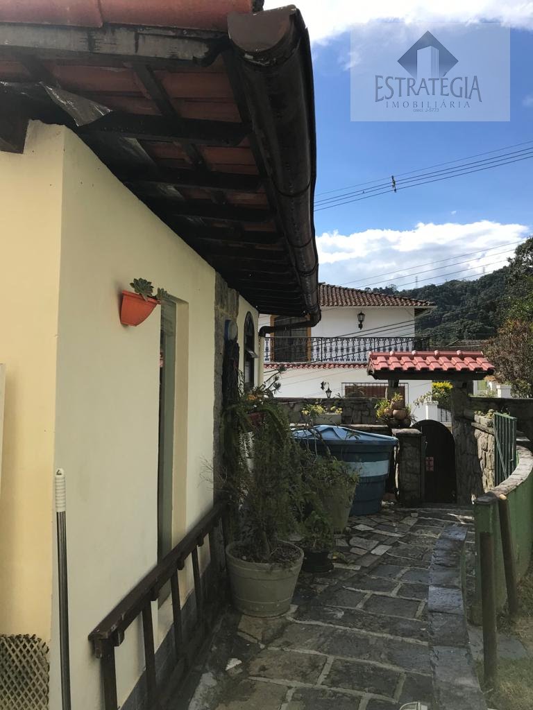 Casa à venda com 4 quartos, 1 suíte, 2 vagas e 230m² no Mosela, Petrópolis (RJ) — foto 10 de 12