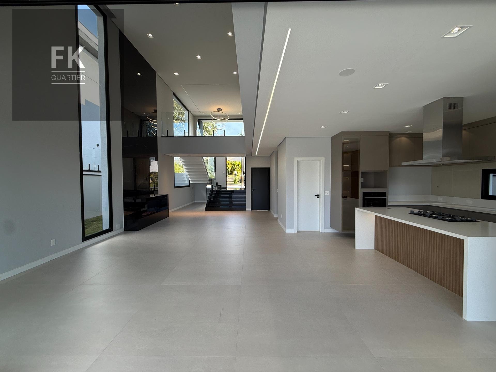 Casa à venda com 4 quartos, 4 suítes, 6 vagas e 441m² no Alphaville, Santana de Parnaíba (SP) — foto 2 de 15
