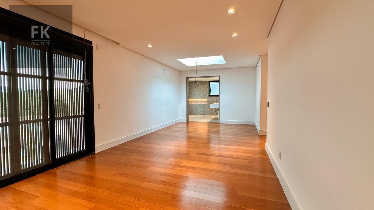 Casa à venda com 4 quartos, 4 suítes, 6 vagas e 610m² no Residencial Burle Marx, Santana de Parnaíba (SP) — foto 15 de 26