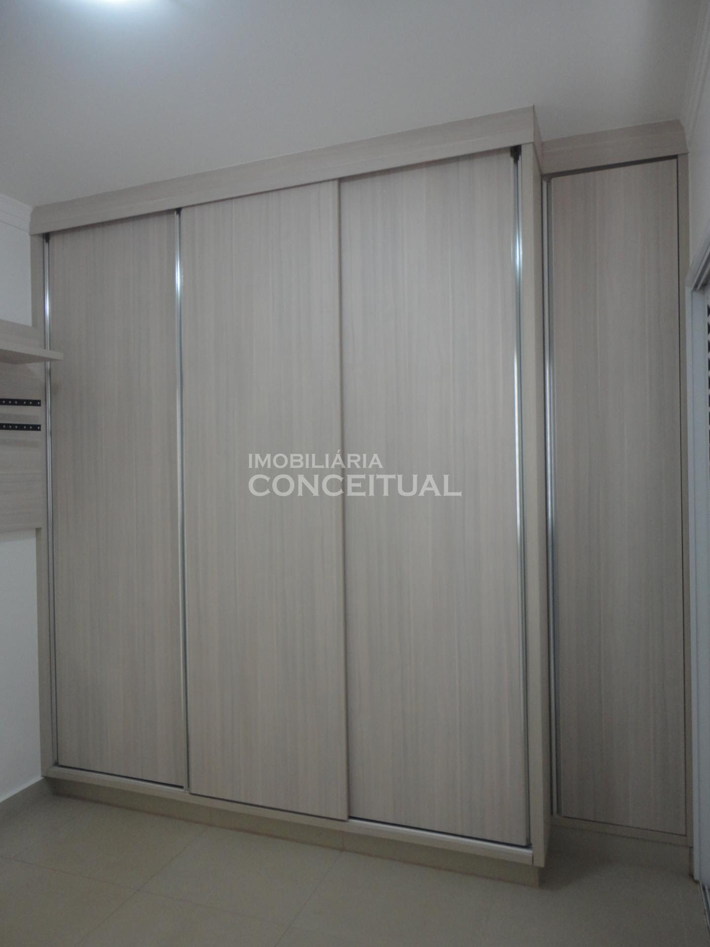 Quarto 1 - Armário