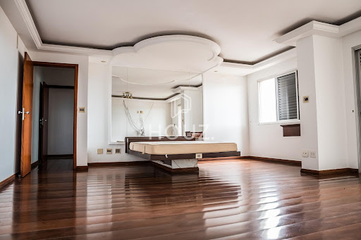 Suíte Master com 50m + Closet 