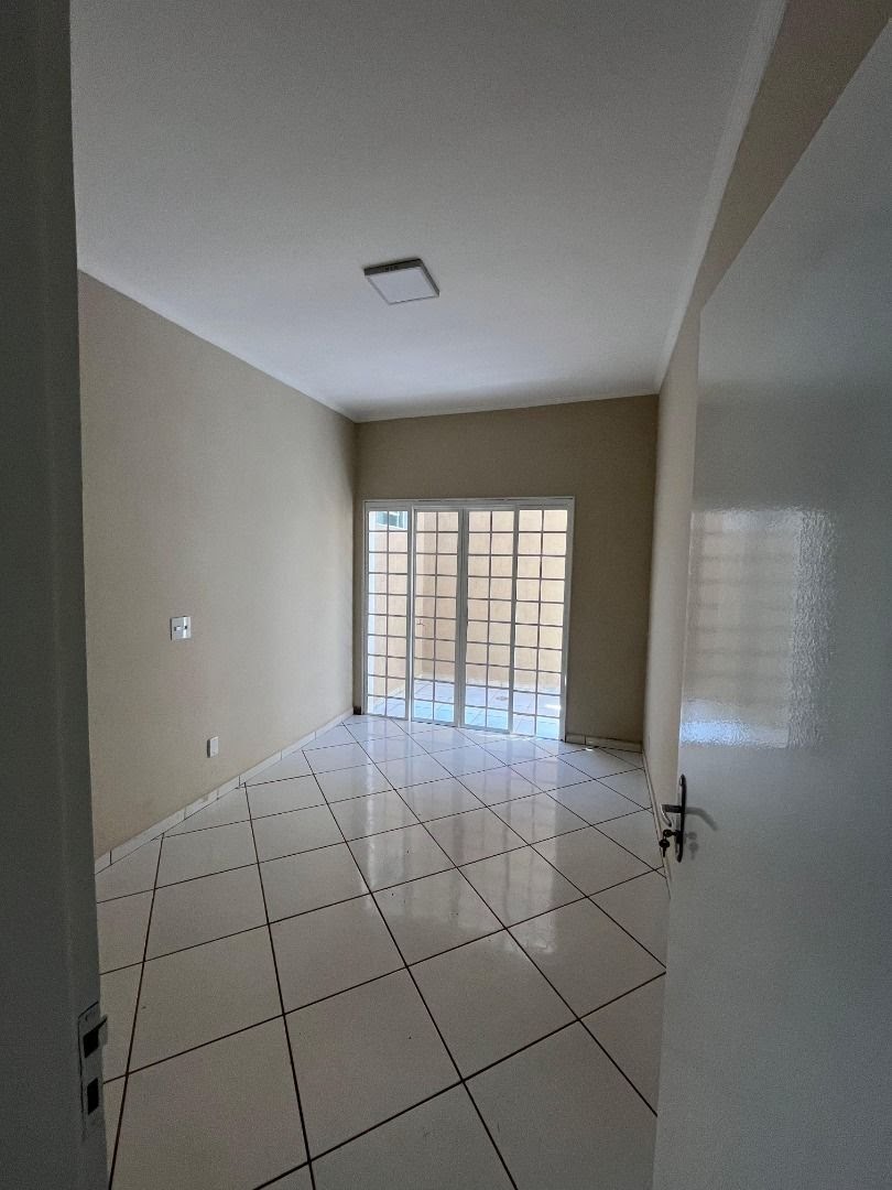 Casa à venda com 3 quartos, 2 suítes, 4 vagas e 178m² no Parque Residencial Cândido Portinari, Ribeirão Preto (SP) — foto 6 de 11