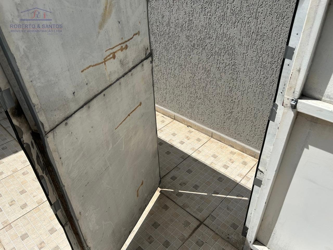 Portão de entrada para a casa 3
