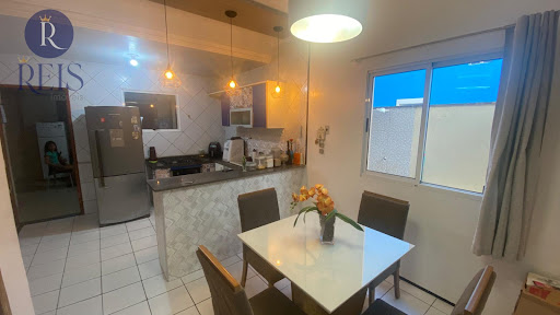 Casa Duplex em Condomínio, 4 Dormitórios e Boa Localização