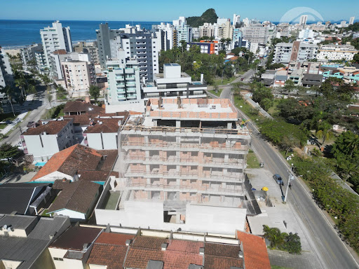 Garden c/ Piscina Exclusiva em Caiobá: Sofisticação e Padrão