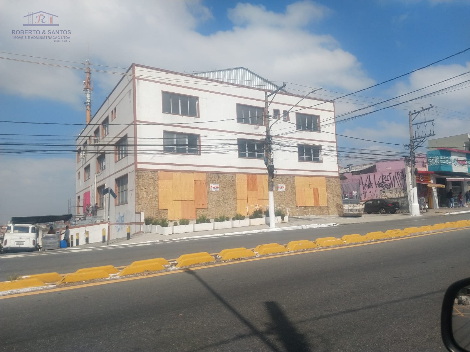 Outra vista do prédio