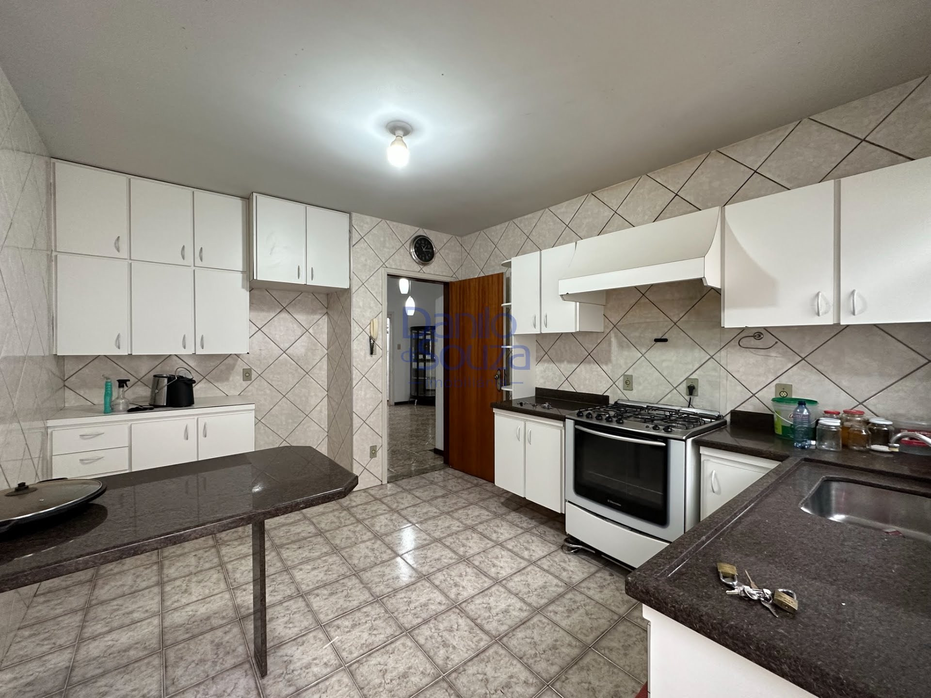 Casa à venda com 3 quartos, 1 suíte, 4 vagas e 744m² no Vila Santa Terezinha, Araxá (MG) — foto 16 de 22