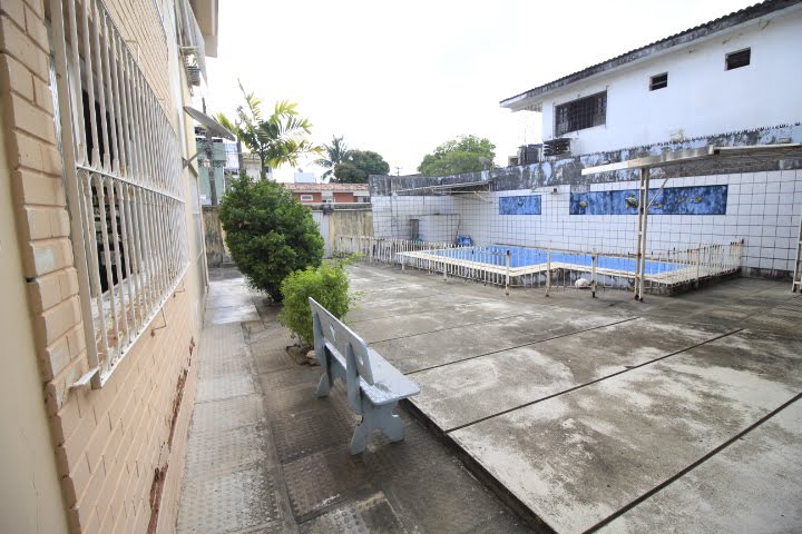 Casa à venda com 6 quartos, 2 suítes, 8 vagas e 354m² no Arruda, Recife (PE) — foto 30 de 30
