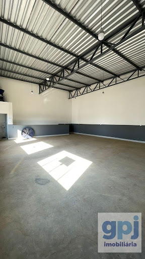 Galpão para Alugar em Nova Serrana, 120m², 1 Banheiro