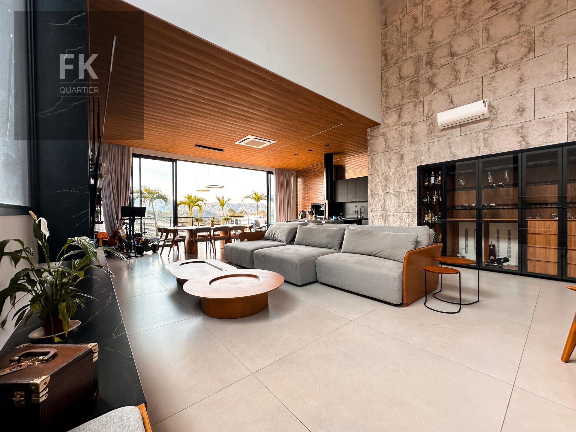 Casa à venda com 4 quartos, 6 banheiros, 4 vagas e 347m² no Cidade Tamboré, Santana de Parnaíba — foto principal