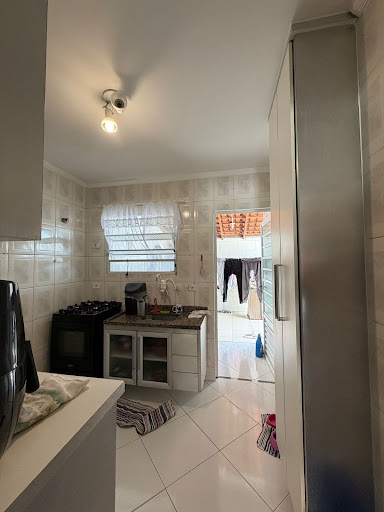 Casa à Venda em Condomínio em Cotia – 2 Dormitórios e Quintal