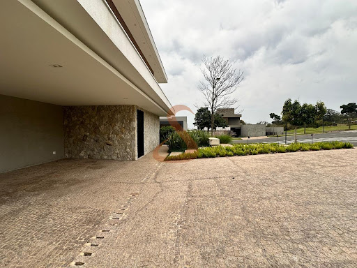 Garagem e vista para a rua