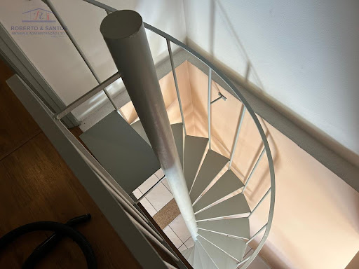 Escadas para os dormitórios